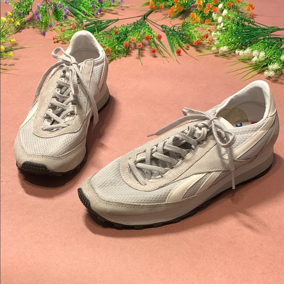 Reebok Women's Light Gray Sneakers - Picture 1 of 1